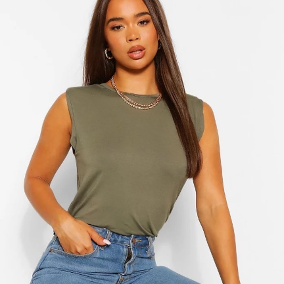 Boohoo Shoulder pad T-Shirt NWT Size 12 - Picture 1 of 2
